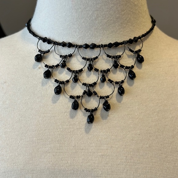 Vintage Jewelry - Beautiful dainty black Dripping bead choker necklace